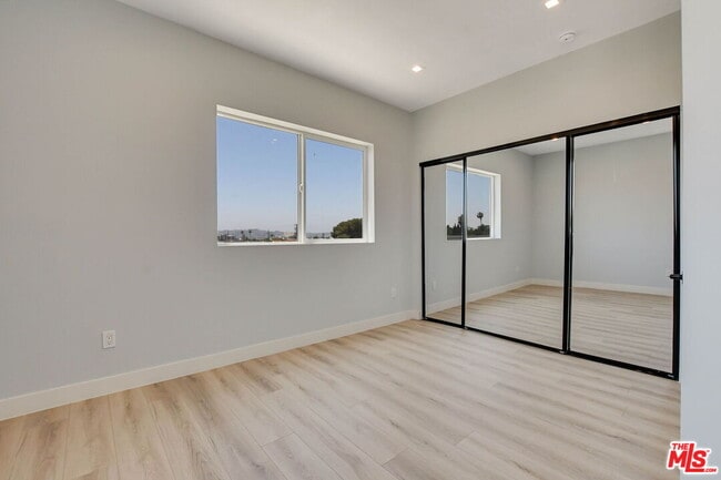 Building Photo - 4547 Saturn St