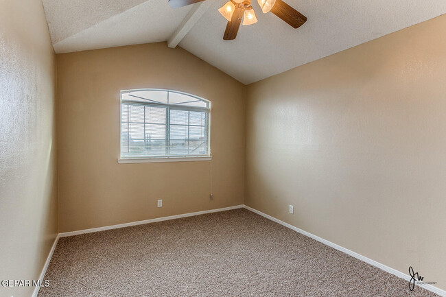 Building Photo - 10789 Pleasant Sand Dr