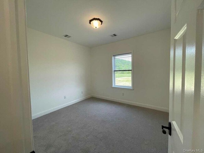 Building Photo - 4 State St