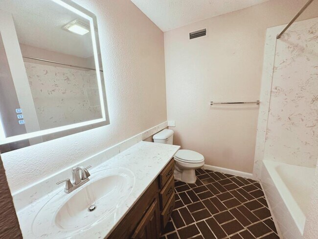 Building Photo - 100 Bayou Point
