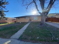 Building Photo - Ranch Style Home in Aurora!