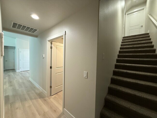 Building Photo - 10506 Silverbright Dr