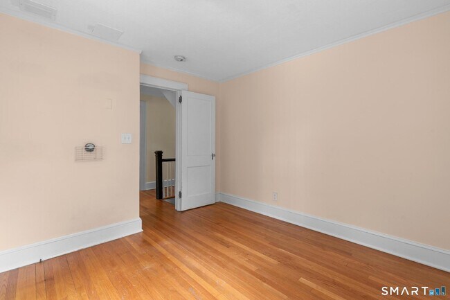 Building Photo - 12 Middlefield Dr
