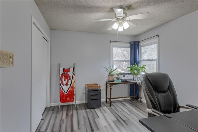 Building Photo - {8615} Remodeled w/ Updated Kitchen + New ...