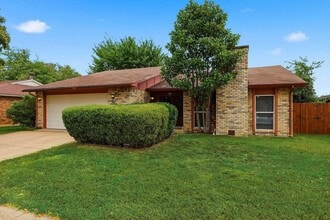 Building Photo - 2705 Treeview Dr