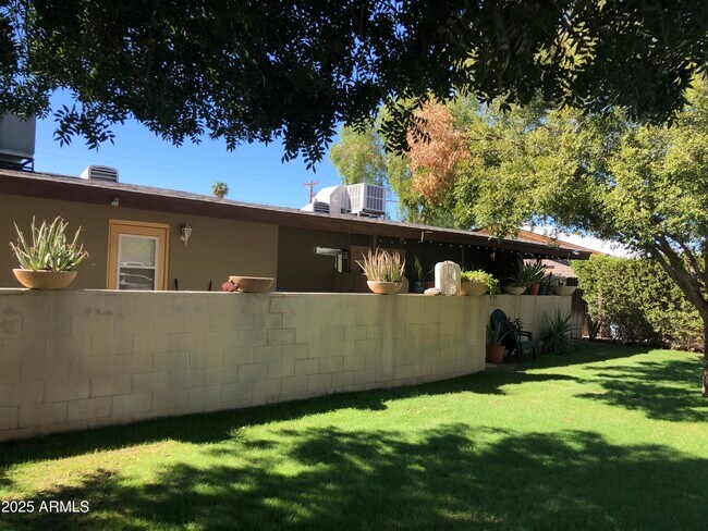 Building Photo - 2020 S Granada Dr