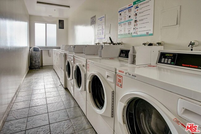 Building Photo - 10600 Wilshire Blvd