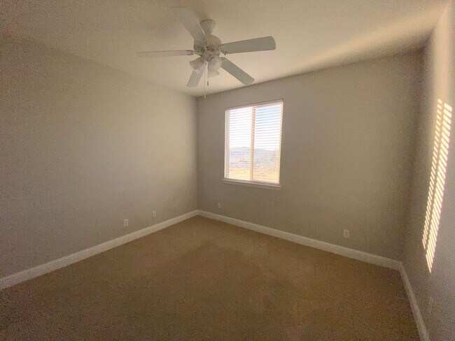 Building Photo - Top of the Hill - Gorgeous 5 Bedroom 3 Bat...