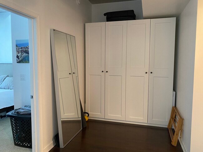 Building Photo - 845 N Kingsbury St