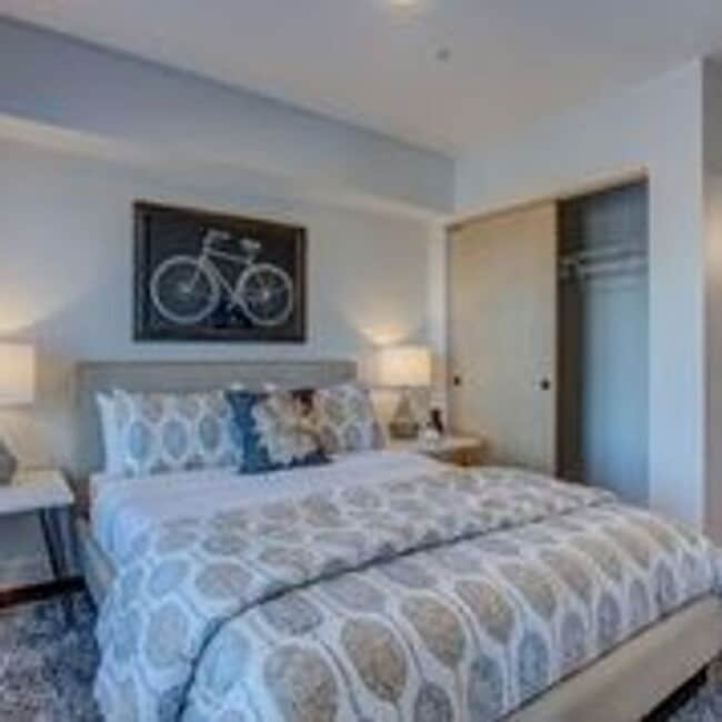 Building Photo - Luxury top floor 2bd in the heart of Sellw...