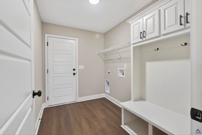 Building Photo - 213 Saraland Trl