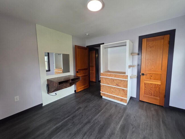 Building Photo - Charming 2BR with Walk-Out Basement, Fenced Yard & Flexible Murphy-Bed Office