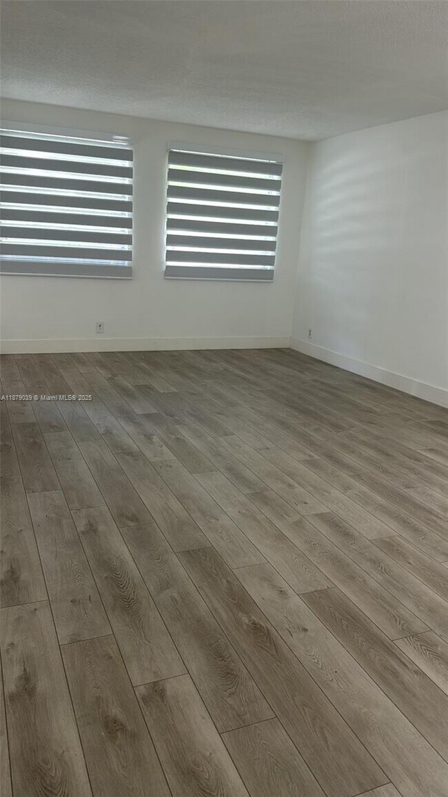 Building Photo - 8100 Geneva Ct