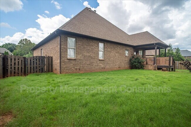 Building Photo - 182 Silo Hill Rd