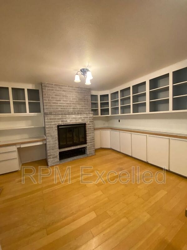 Building Photo - 32229 2nd Ave SW