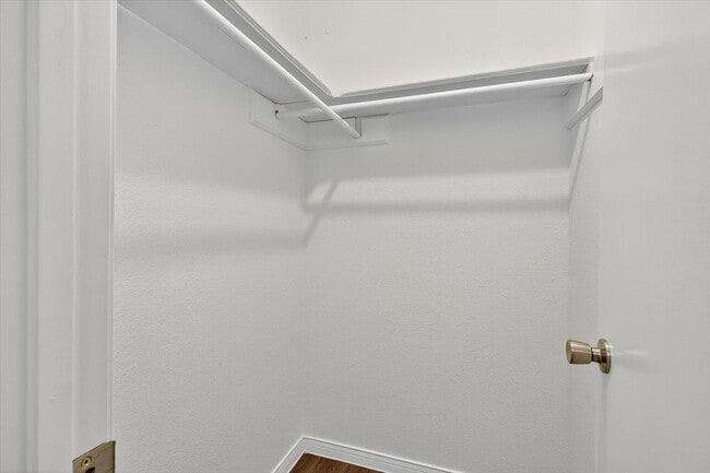Building Photo - 6826 Holiday Ln