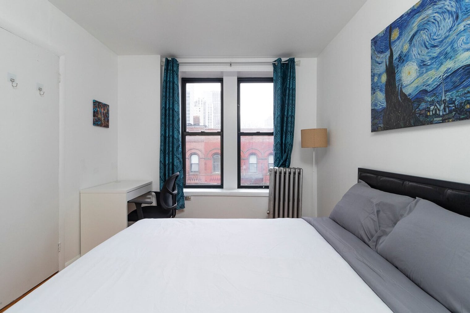 Building Photo - 248 E 91st St