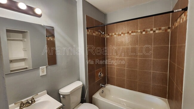 Building Photo - 248 Rosser St SW
