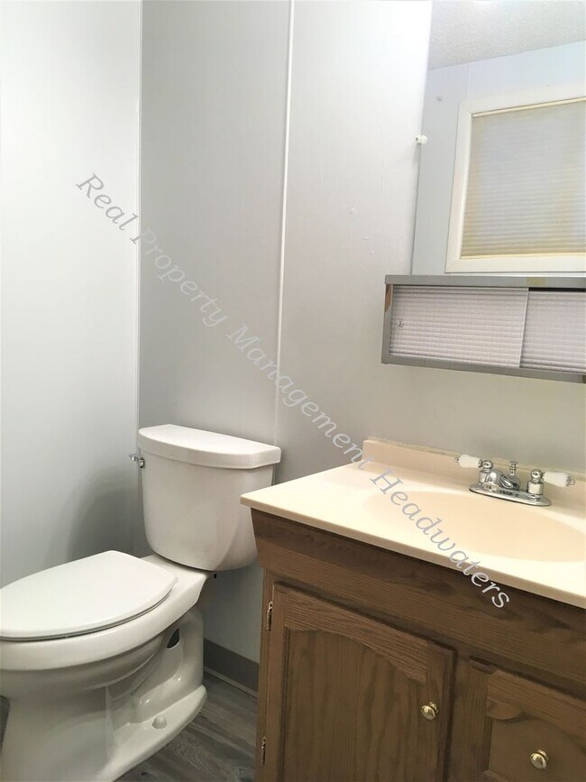 Building Photo - 3 Bedroom 2 Bath Pet Friendly House for Rent