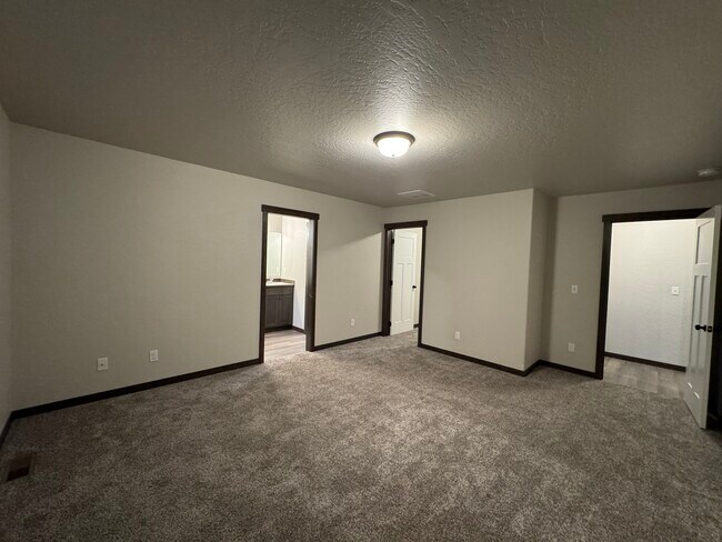 Building Photo - 12772 N Cavanaugh Dr