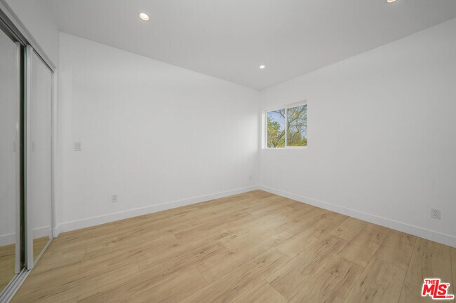 Building Photo - 6835 Yolanda Ave