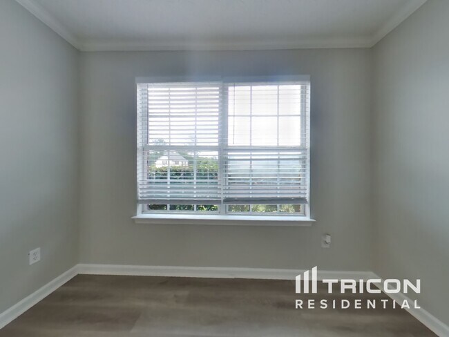 Building Photo - 1005 Ulster Ct