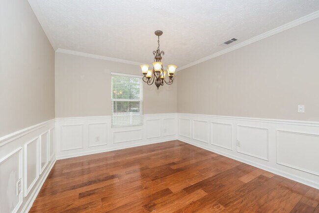 Building Photo - 5823 Roxbury Dr