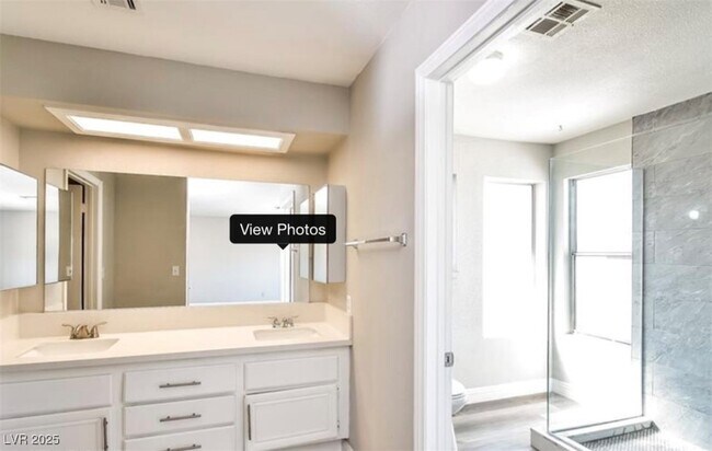 Building Photo - 741 Round Table Dr