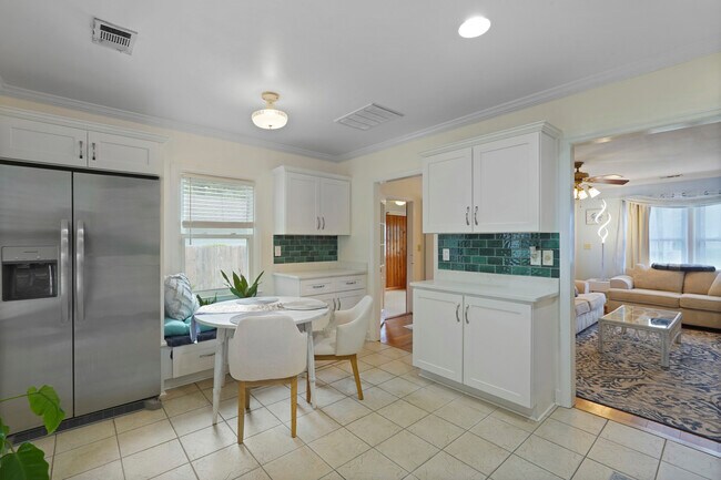 Building Photo - Charming Ardsley Park Bungalow Fully Furnished