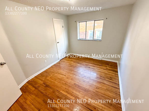 Building Photo - Bright 2-Bed for rent!