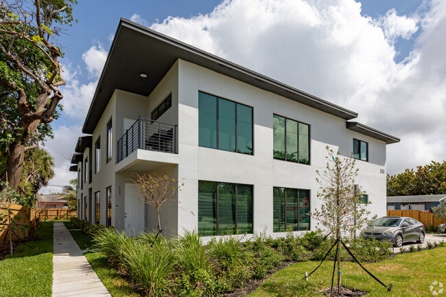 333 NW 41st St - Townhomes - 333 NW 41st St