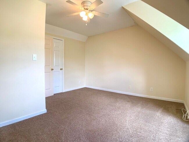 Building Photo - 605 Millie Dr
