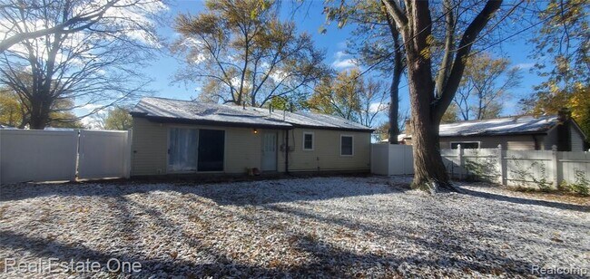 Building Photo - 137 Birchwood Ave