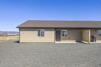 Building Photo - Newer Duplex for Rent Between Twin Bridges and Sheridan!