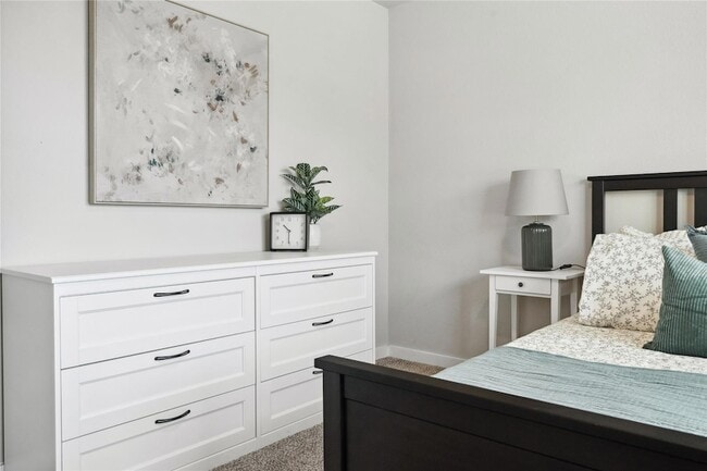 Building Photo - 523 Powell Dr