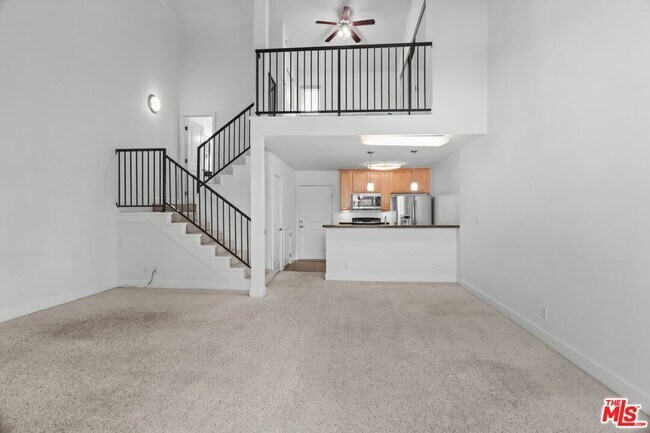 Building Photo - 10982 Roebling Ave