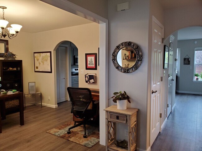 Building Photo - ***PENDING APPLICATION***Beautiful 3 Bedroom Home with Massive Garage and Bonus Room