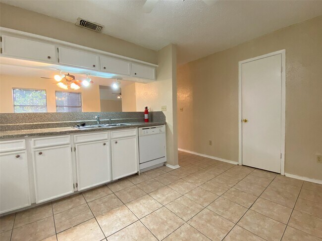 Building Photo - 10531 Golden Meadow Dr