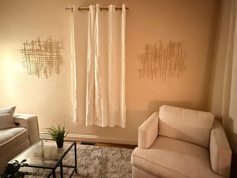 Building Photo - 1924 Macklind Ave