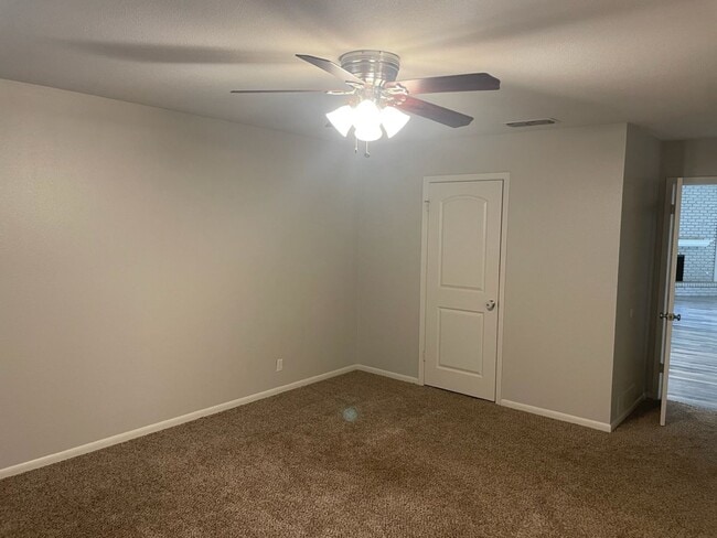Building Photo - Updated Home Near Rice Elementary!