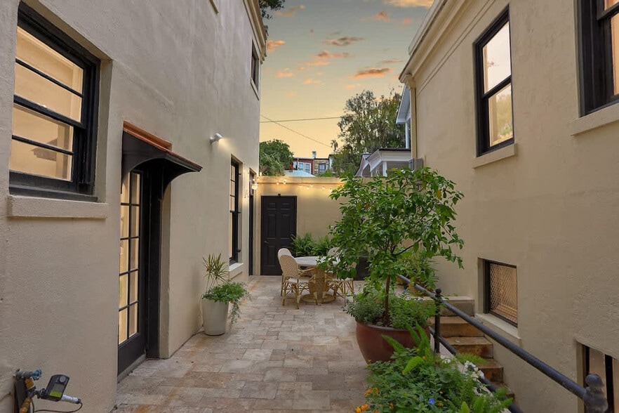 Building Photo - 916 Howard St