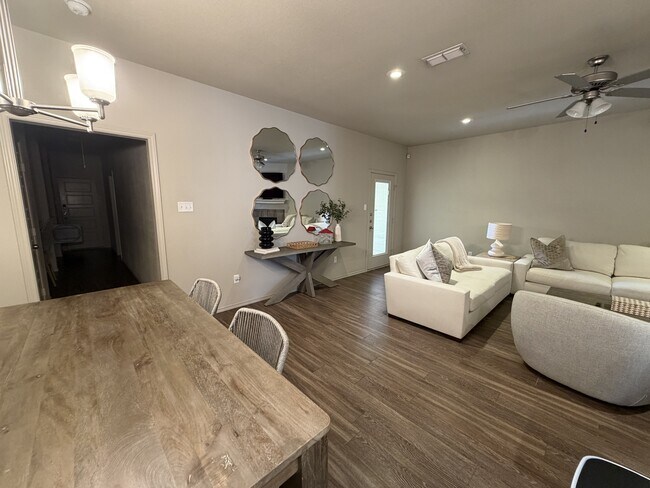 Building Photo - 2111 10th St