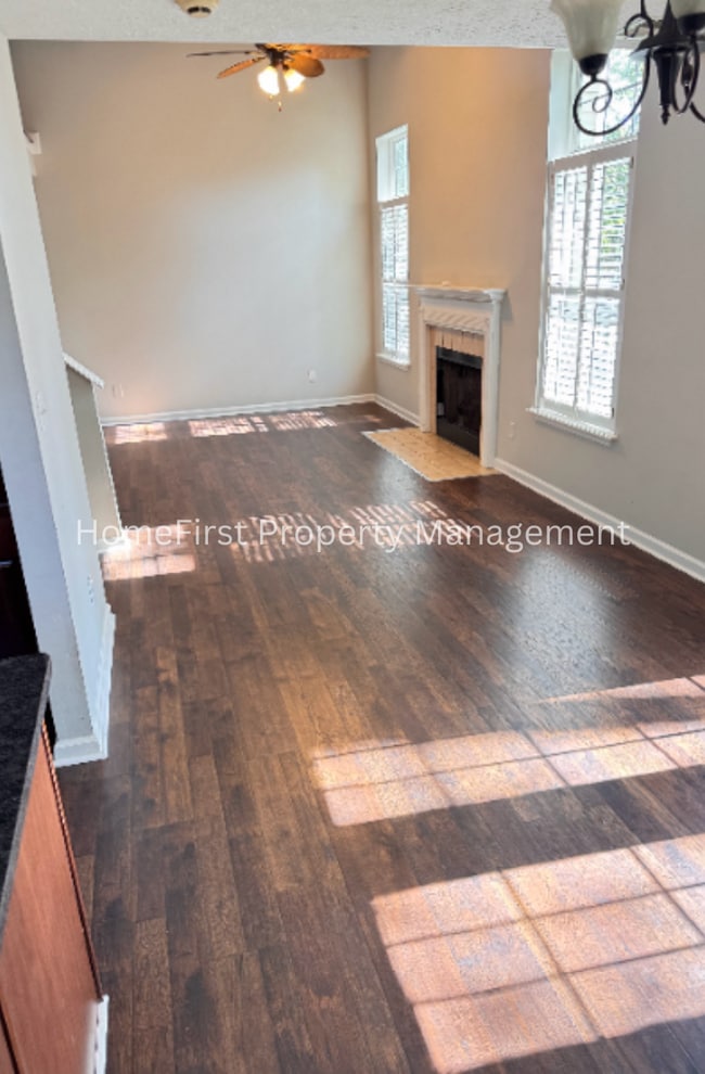 Building Photo - 860 Hidden Stream Dr