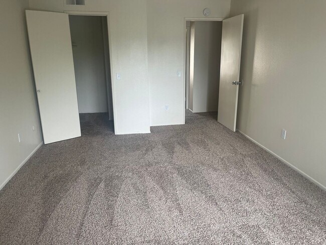 Building Photo - 4722 Knickerbocker Ln