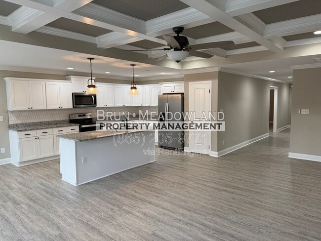 Building Photo - 3869 Doral Dr