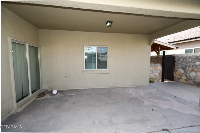 Building Photo - 300 Saltford Pl