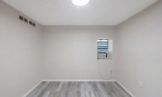 Building Photo - 4540 41st Ave N