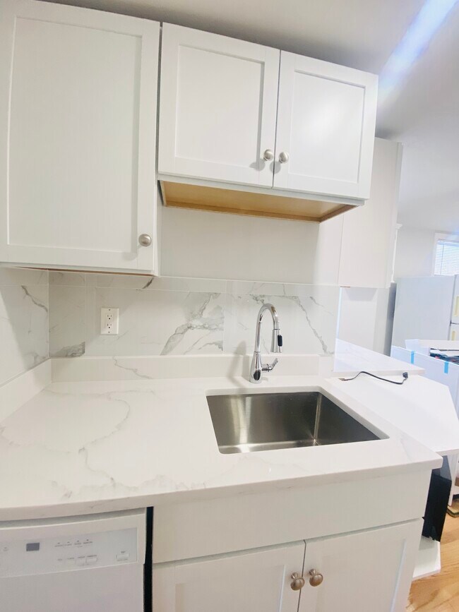 Building Photo - 48 Moulton Rd