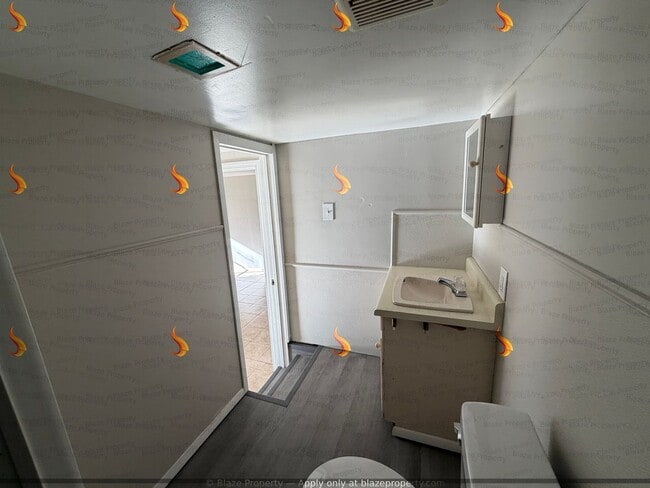 Building Photo - 3001 Curtis Dr