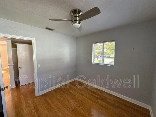 Building Photo - 18 N Meteor Ave